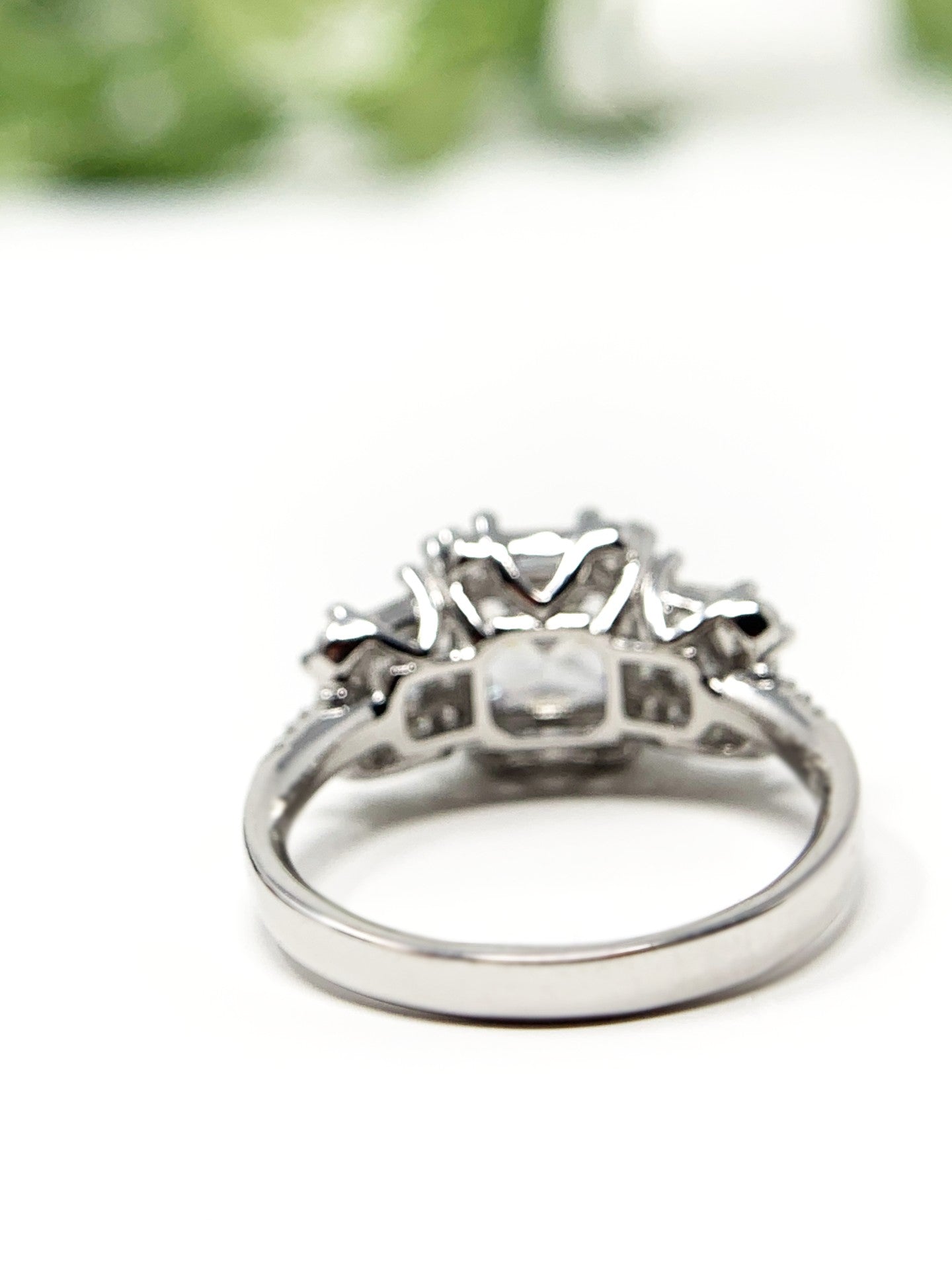 This stunner is a sterling silver ring is plated in rhodium to prevent tarnishing. wedding rings cheap, good quality and cheap price engagement, promis rings